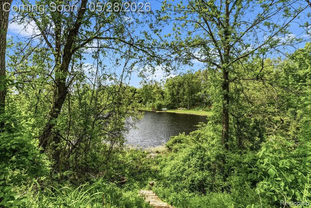233 Peninsula Lake Drive Highland Charter Township MI 48357