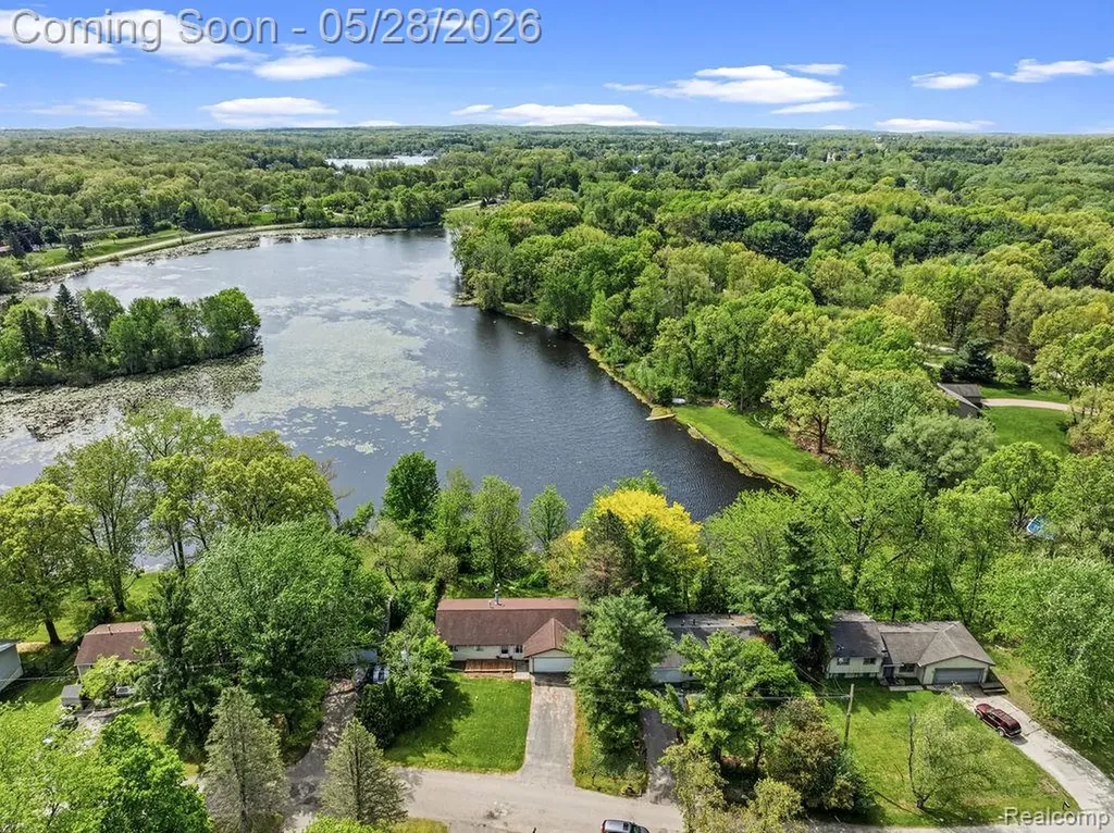 233 Peninsula Lake Drive Highland Charter Township MI 48357