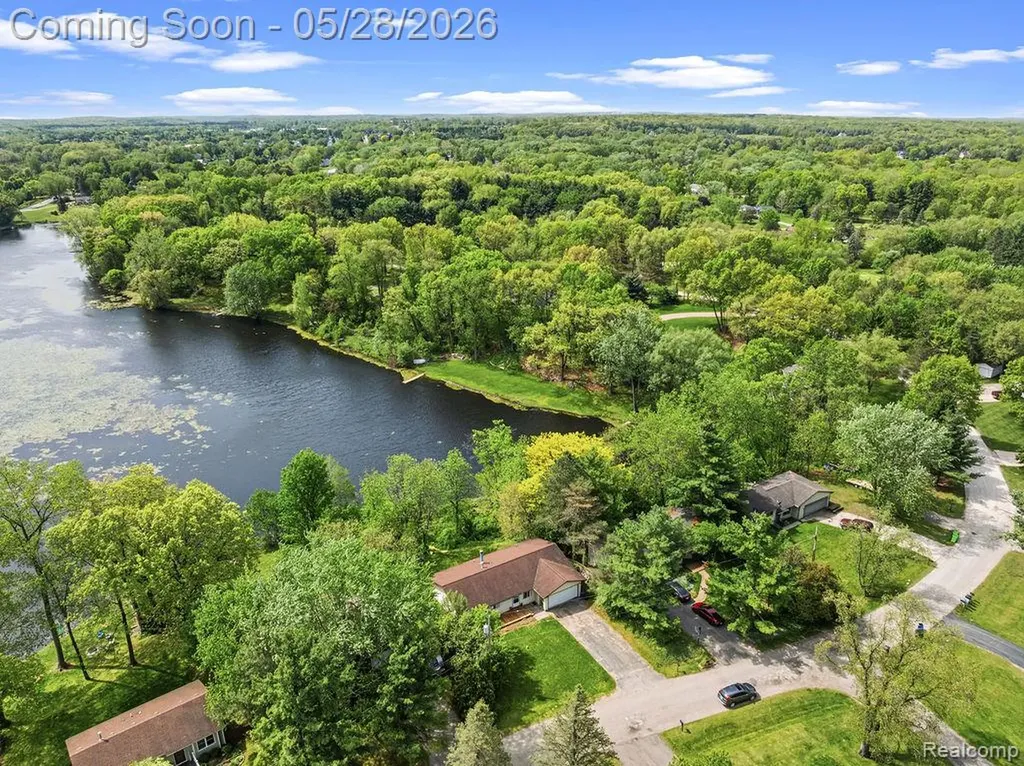 233 Peninsula Lake Drive Highland Charter Township MI 48357