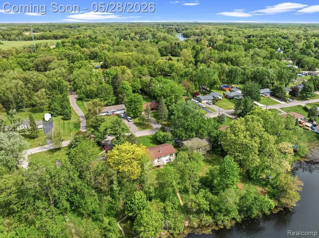 233 Peninsula Lake Drive Highland Charter Township MI 48357