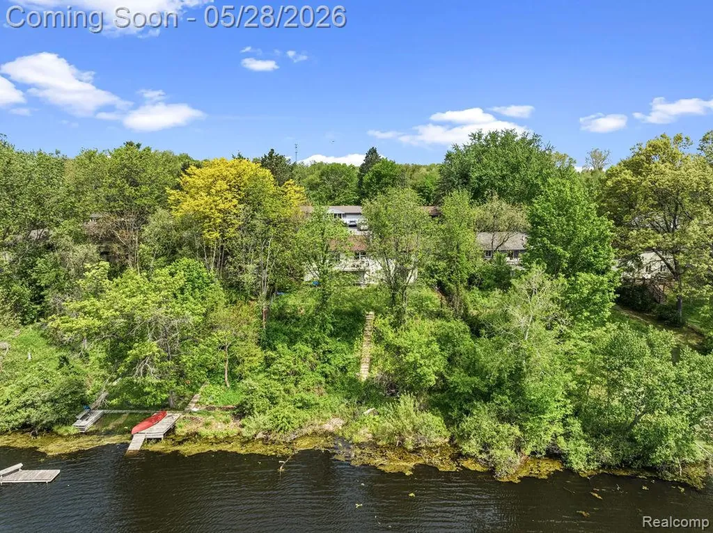 233 Peninsula Lake Drive Highland Charter Township MI 48357