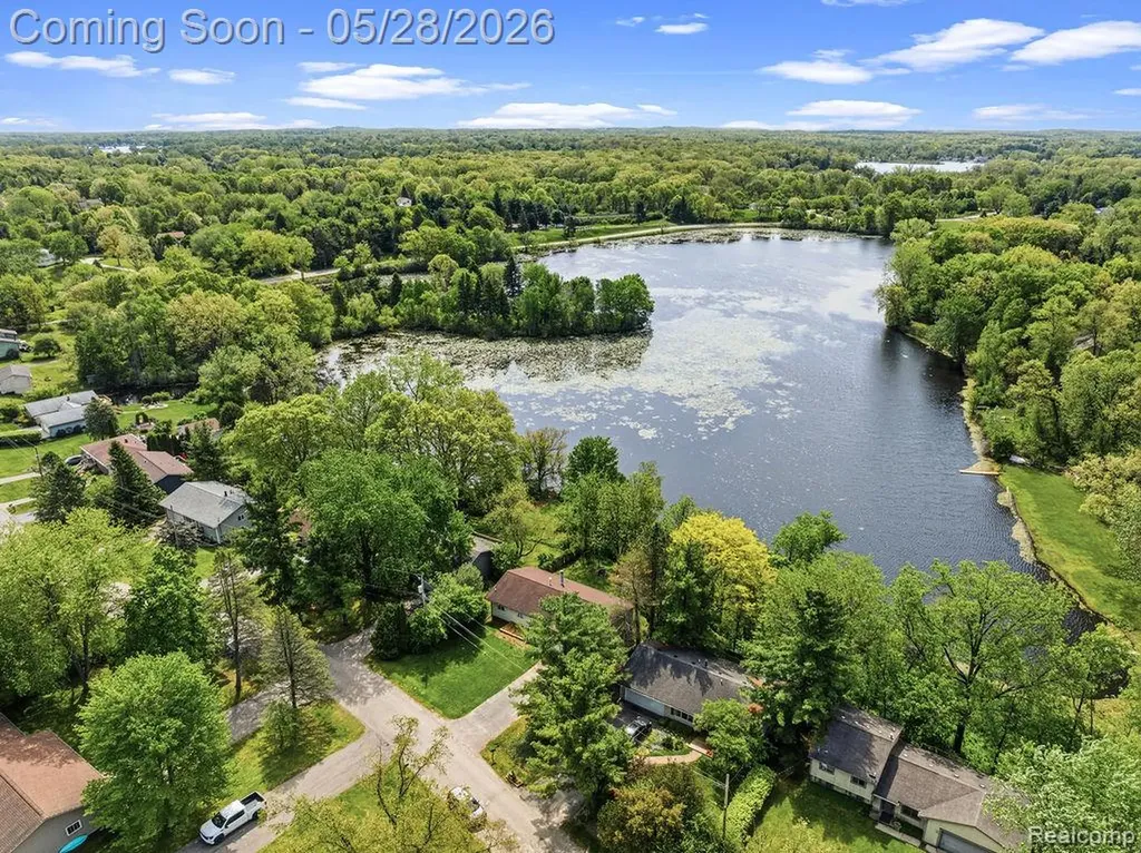 233 Peninsula Lake Drive Highland Charter Township MI 48357