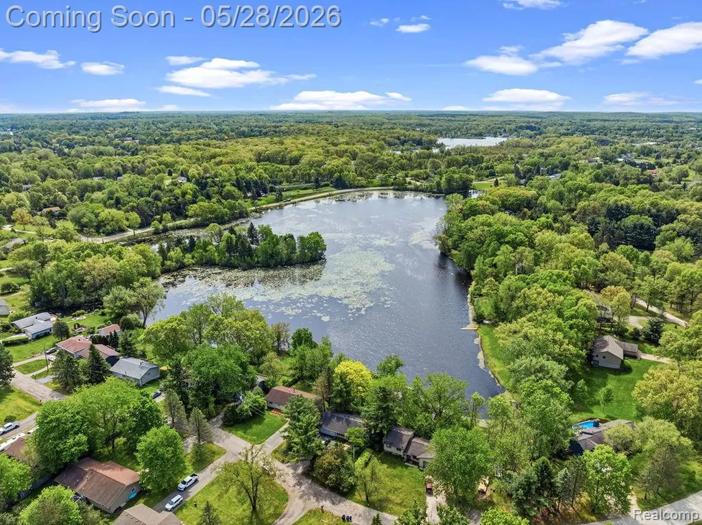 233 Peninsula Lake Drive Highland Charter Township MI 48357