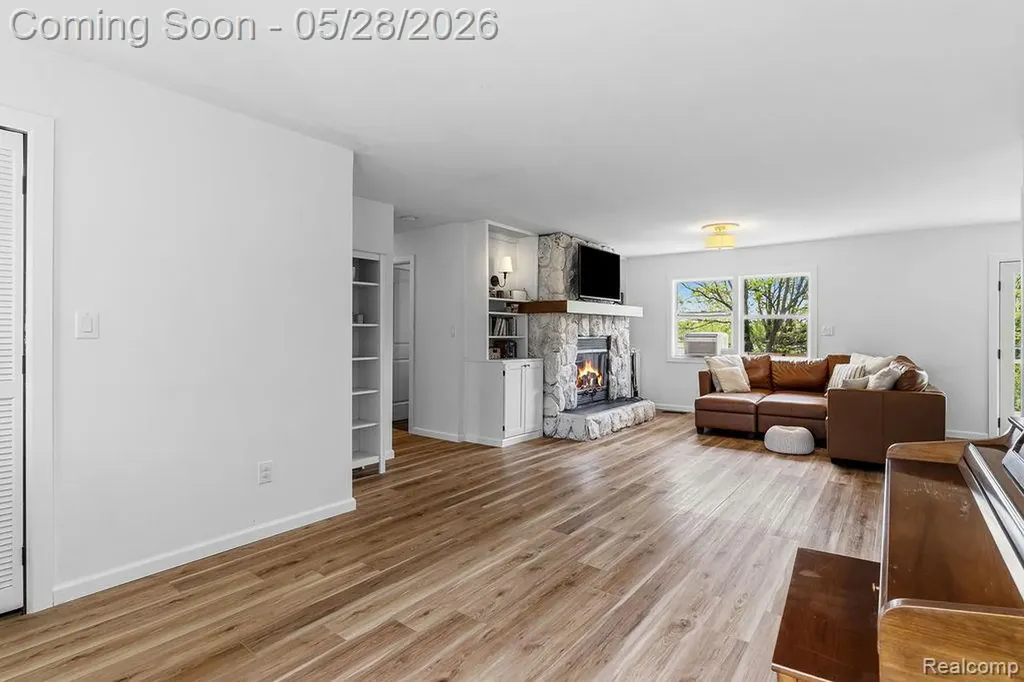 233 Peninsula Lake Drive Highland Charter Township MI 48357