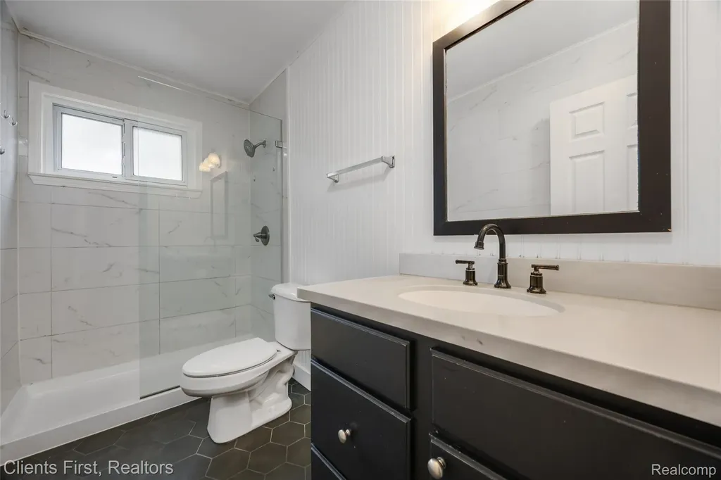 4993 Bedford Street Dearborn Heights City MI 48125