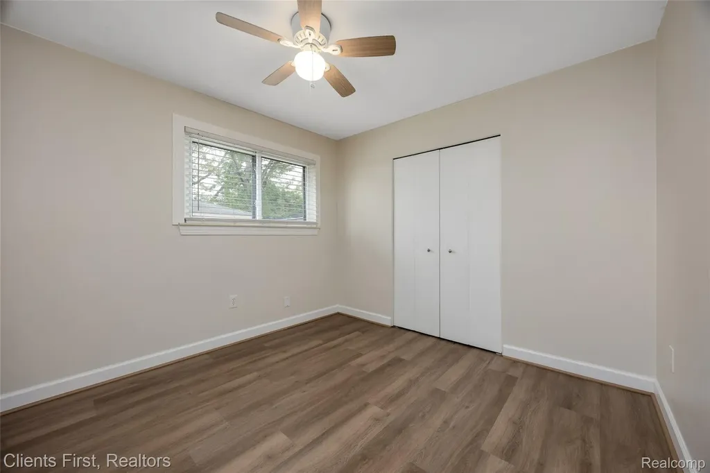 4993 Bedford Street Dearborn Heights City MI 48125