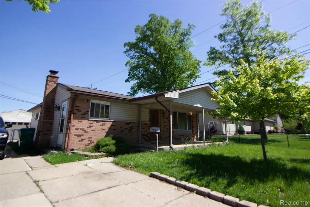 30422 Leroy Street Romulus City MI 48174