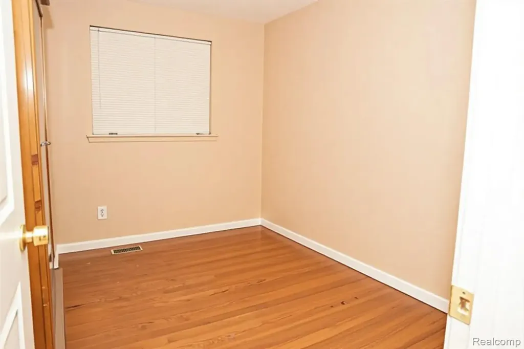 30422 Leroy Street Romulus City MI 48174