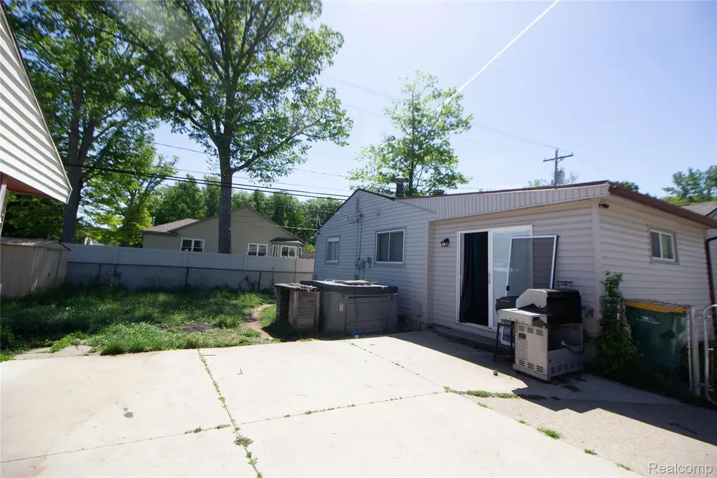 30422 Leroy Street Romulus City MI 48174