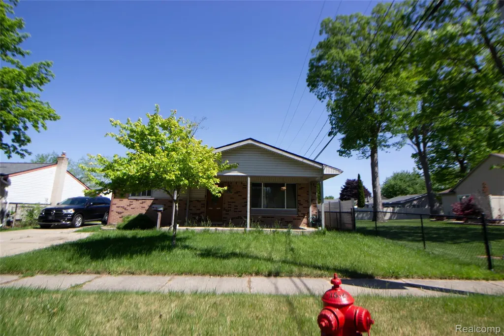 30422 Leroy Street Romulus City MI 48174