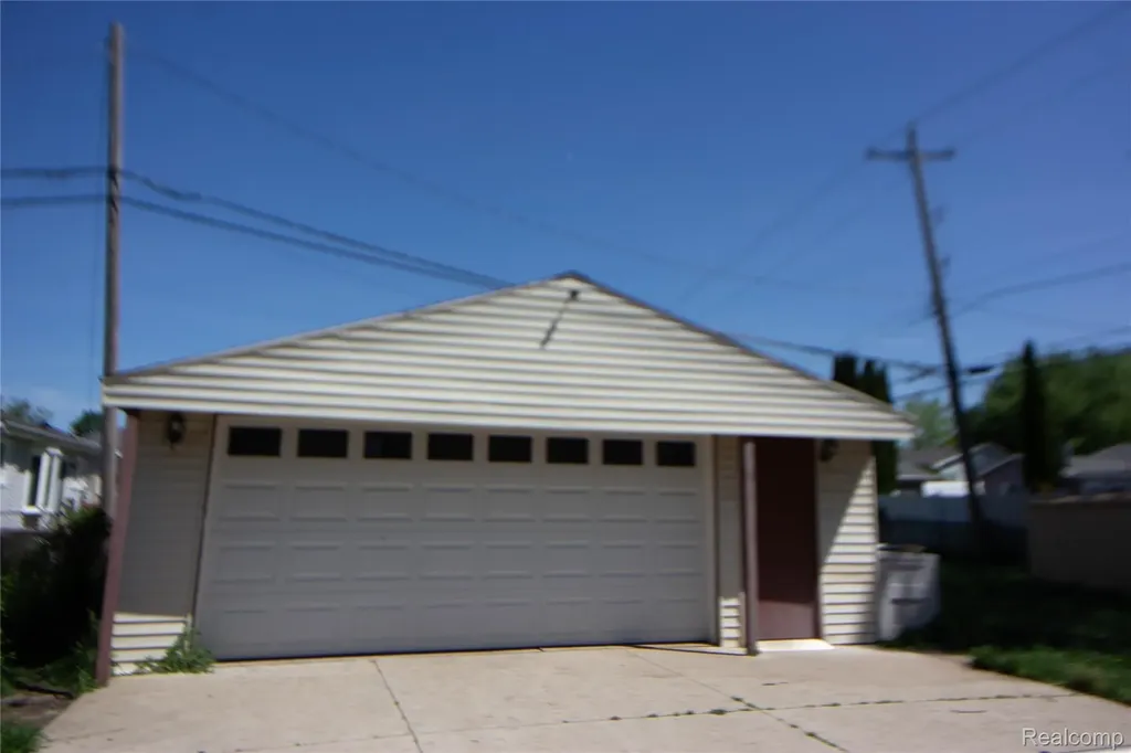 30422 Leroy Street Romulus City MI 48174