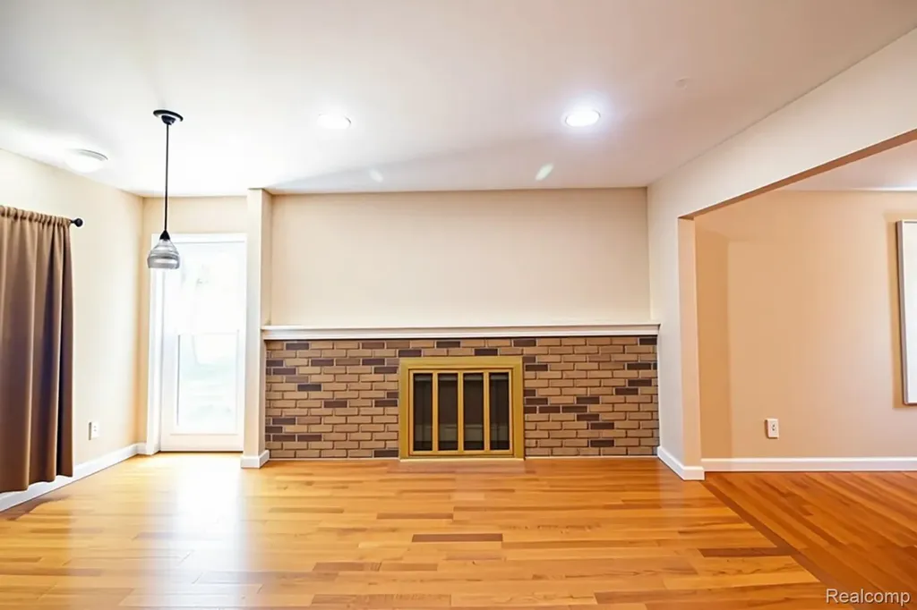 30422 Leroy Street Romulus City MI 48174