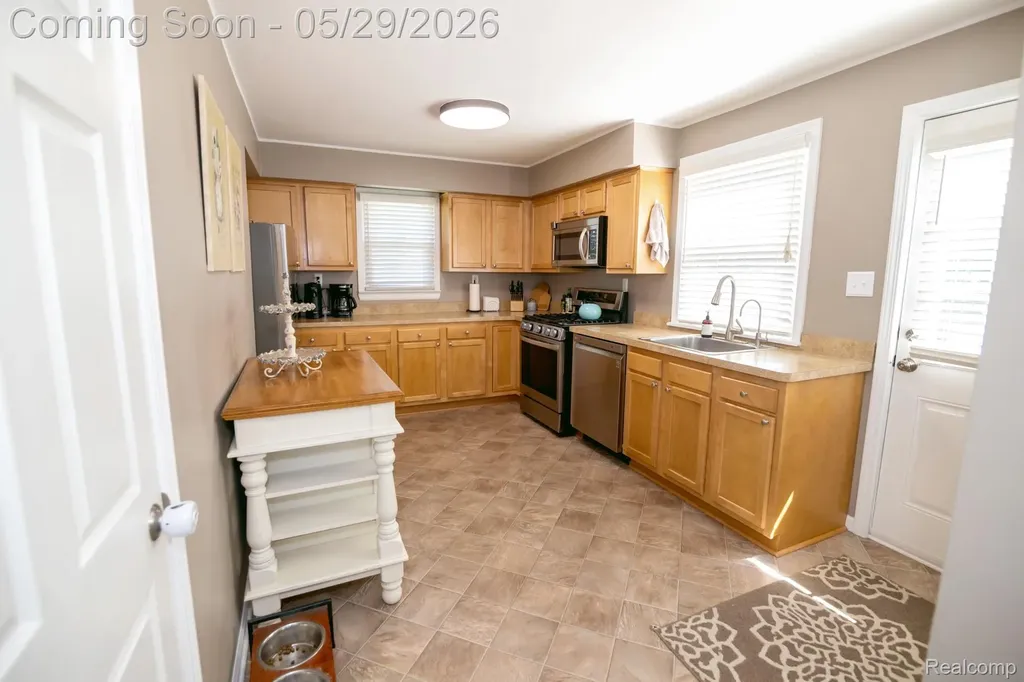3757 Cone Avenue Rochester Hills City MI 48309