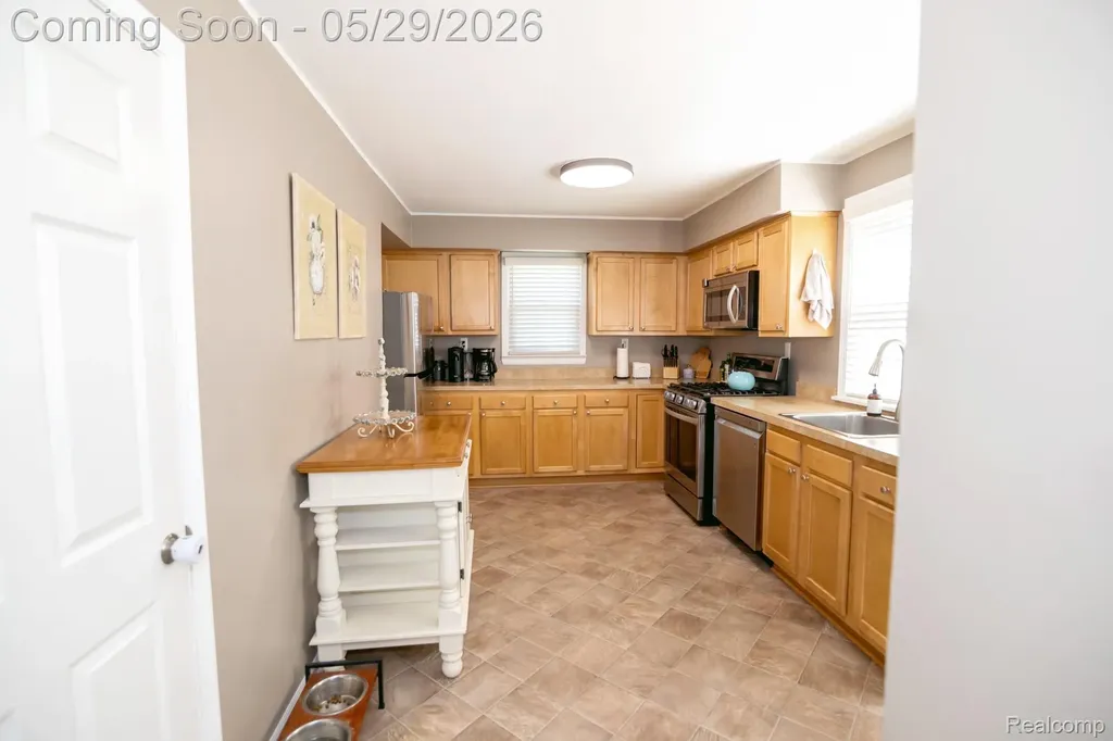 3757 Cone Avenue Rochester Hills City MI 48309