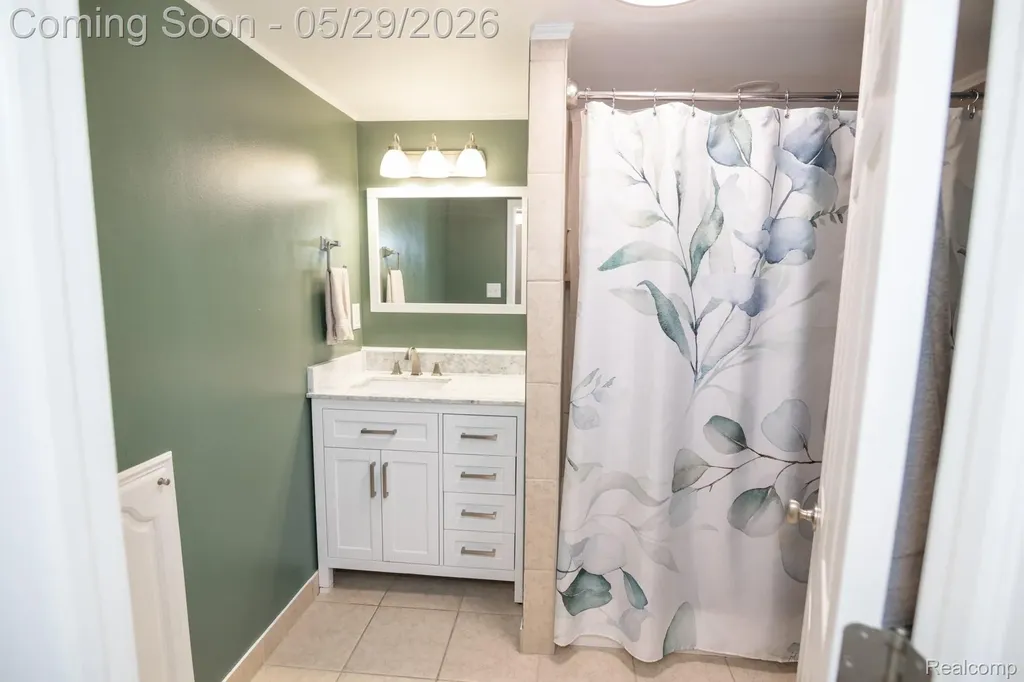 3757 Cone Avenue Rochester Hills City MI 48309