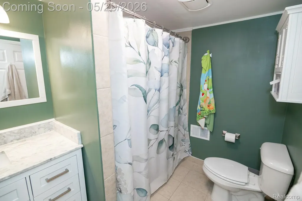 3757 Cone Avenue Rochester Hills City MI 48309