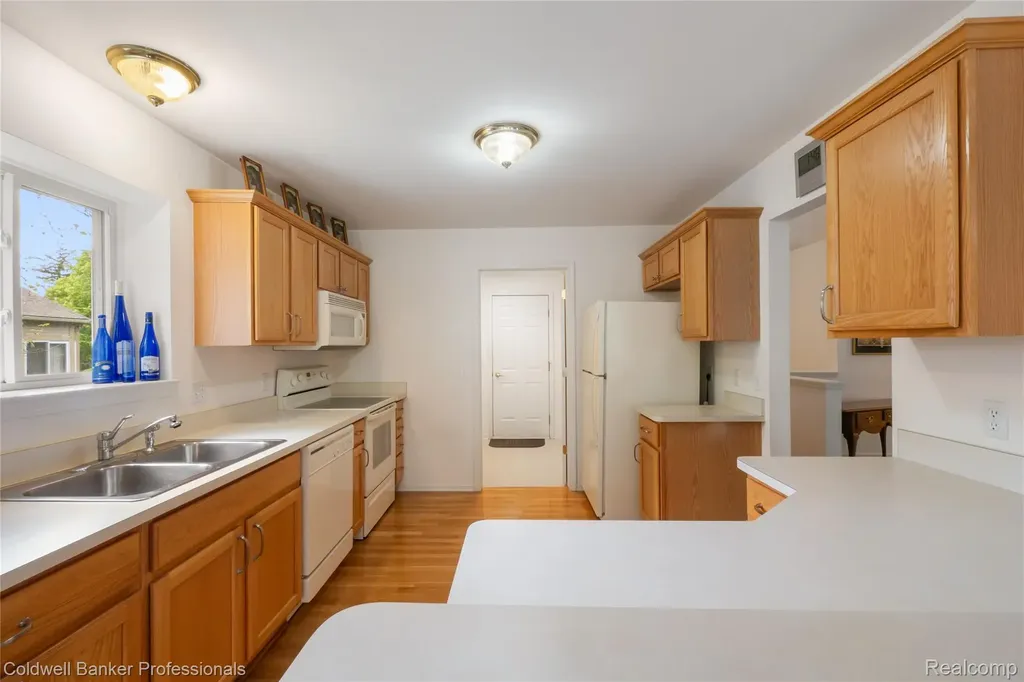8178 Springdale Drive White Lake Charter Township MI 48386