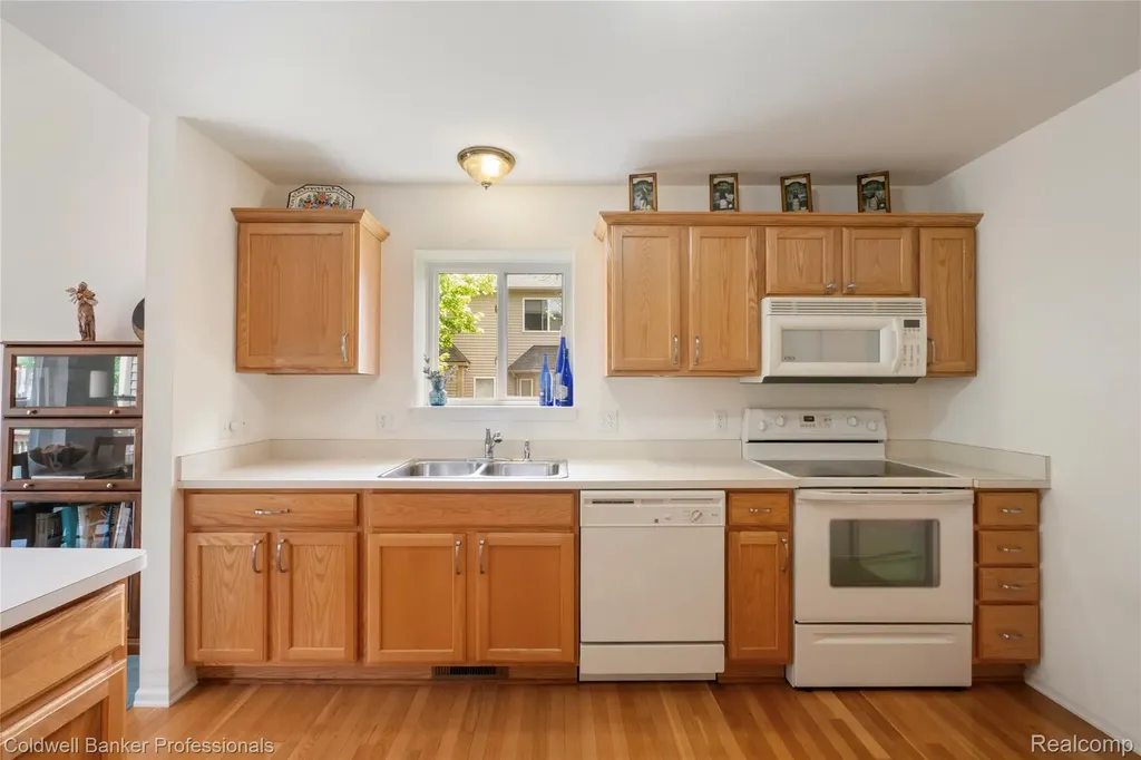 8178 Springdale Drive White Lake Charter Township MI 48386
