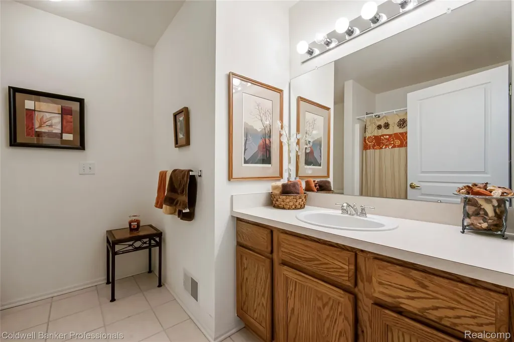 8178 Springdale Drive White Lake Charter Township MI 48386