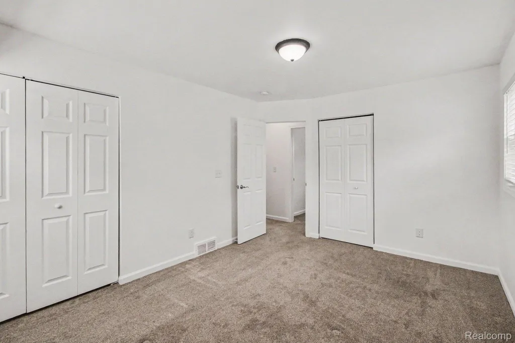 2177 Alexander Drive Troy City MI 48083