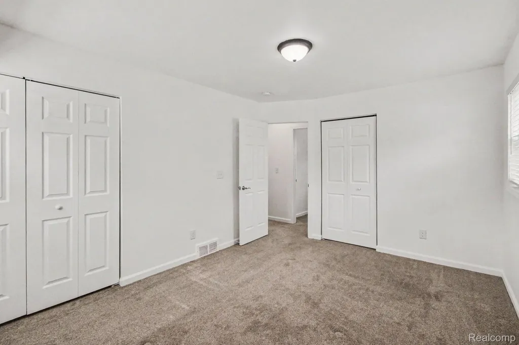2177 Alexander Drive Troy City MI 48083