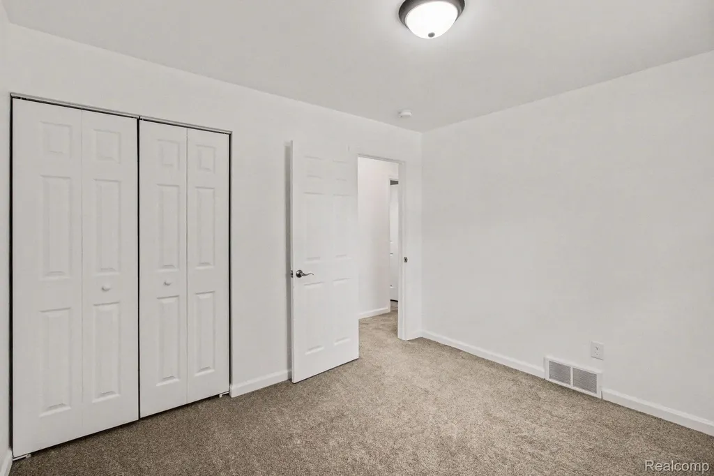 2177 Alexander Drive Troy City MI 48083