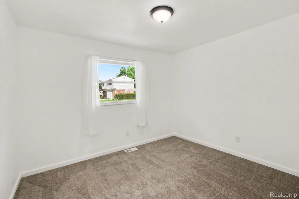 2177 Alexander Drive Troy City MI 48083