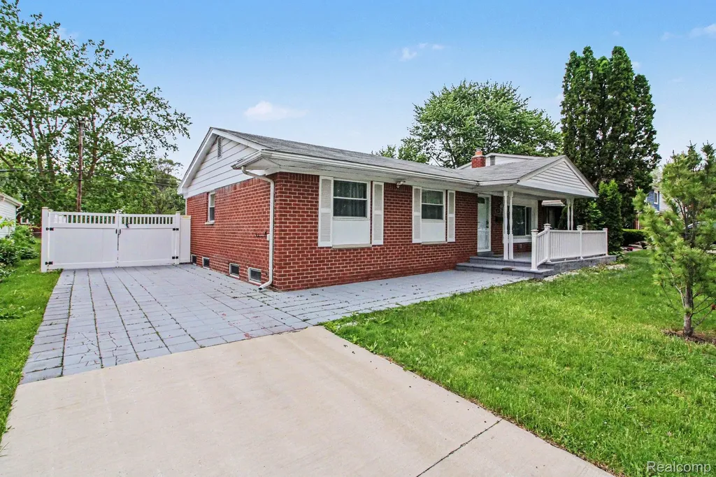 2177 Alexander Drive Troy City MI 48083