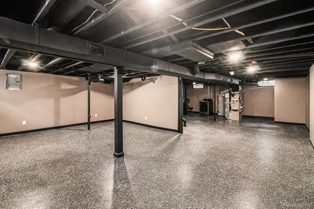 2177 Alexander Drive Troy City MI 48083
