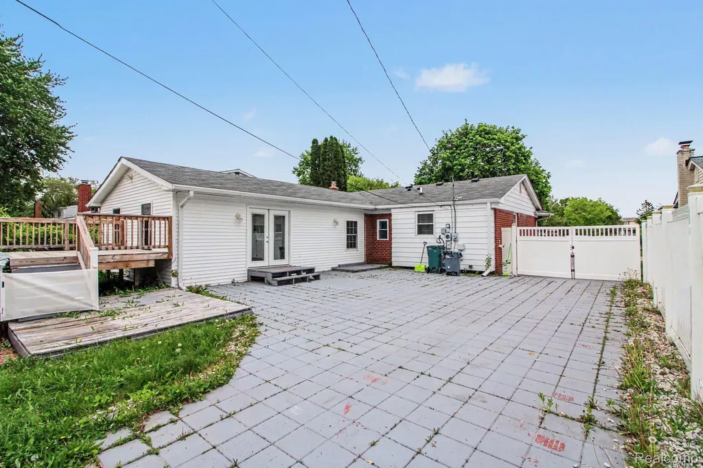 2177 Alexander Drive Troy City MI 48083