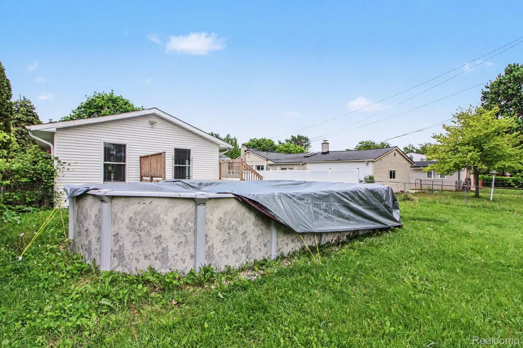 2177 Alexander Drive Troy City MI 48083