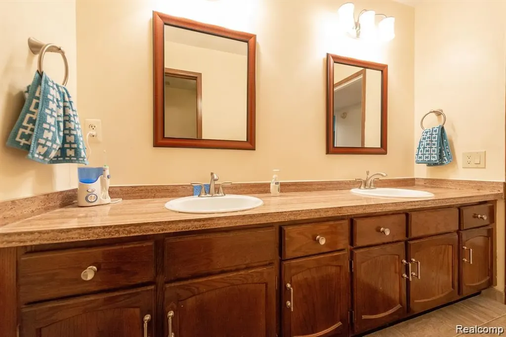 4426 Knightsbridge Lane West Bloomfield Charter Township MI 48323