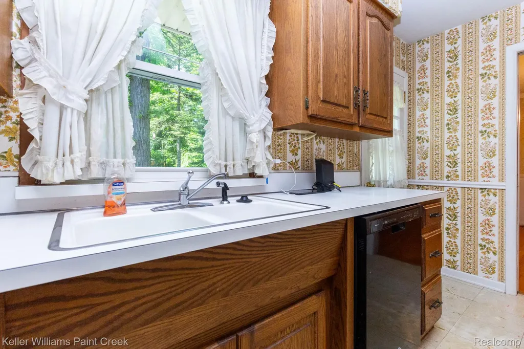 2505 Townhill Troy City MI 48084