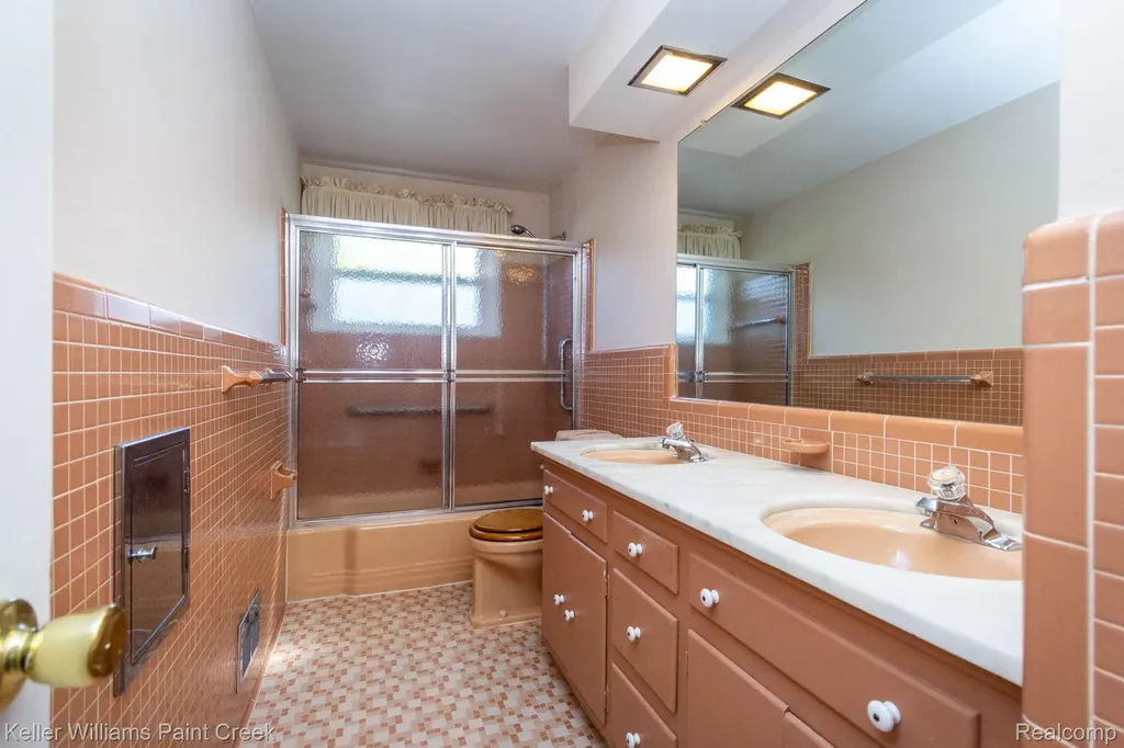 2505 Townhill Troy City MI 48084