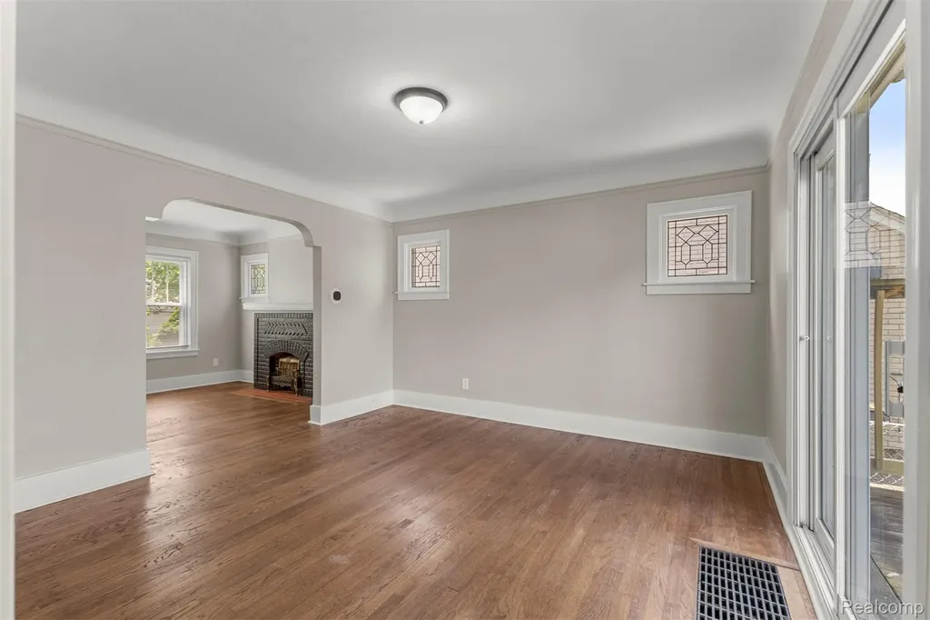 1056 Stewart Avenue Lincoln Park City MI 48146