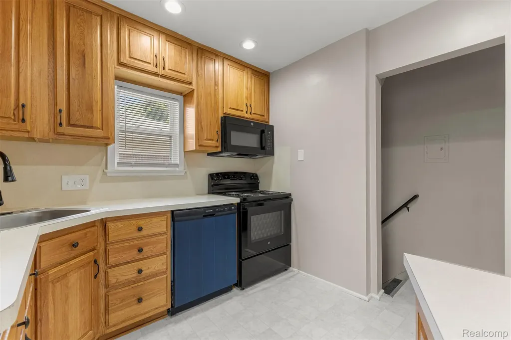1056 Stewart Avenue Lincoln Park City MI 48146