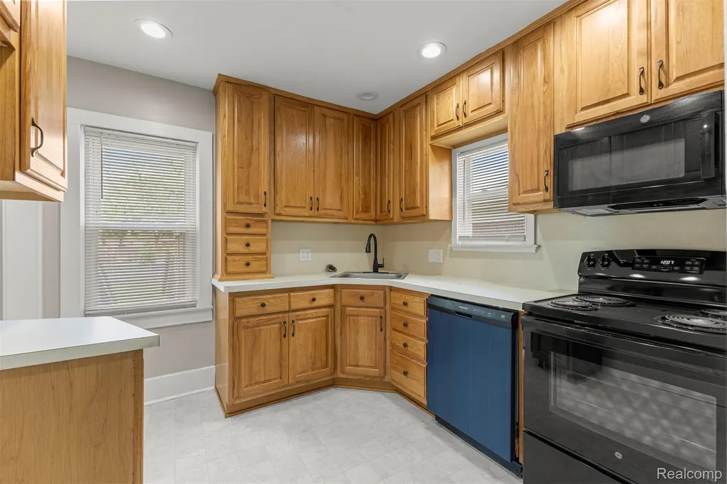 1056 Stewart Avenue Lincoln Park City MI 48146