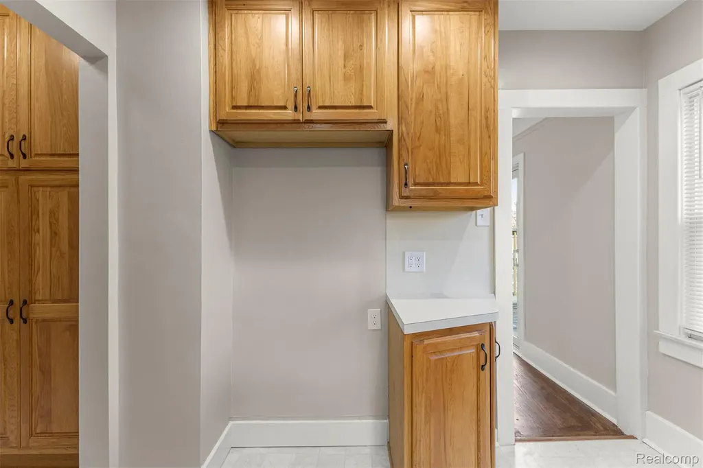 1056 Stewart Avenue Lincoln Park City MI 48146