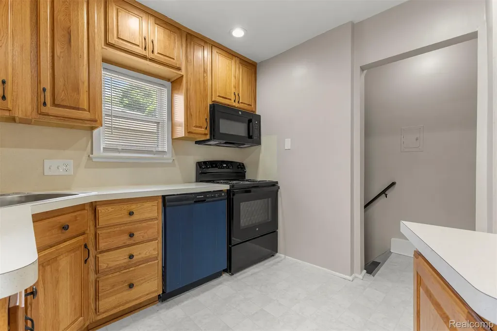 1056 Stewart Avenue Lincoln Park City MI 48146