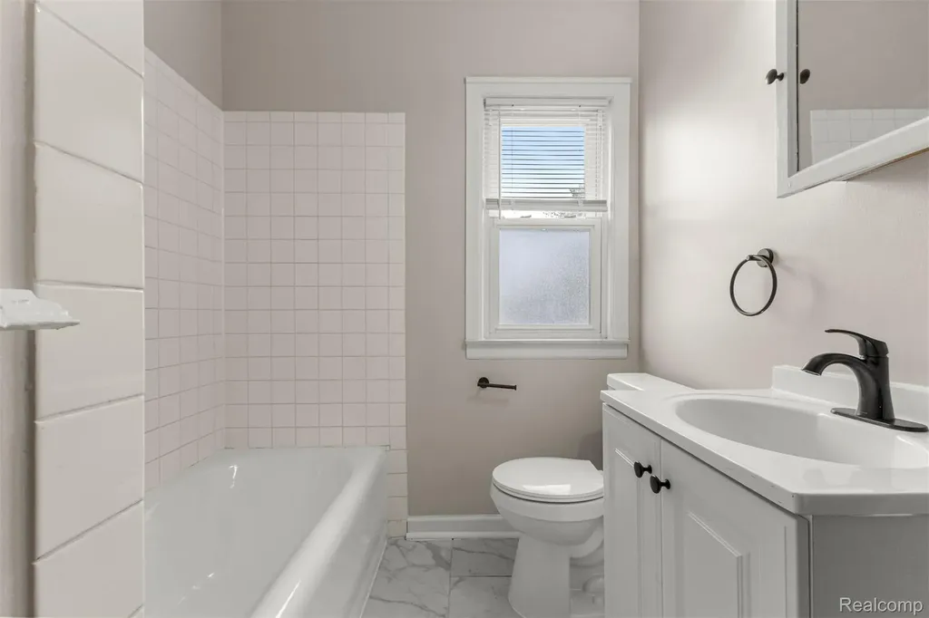 1056 Stewart Avenue Lincoln Park City MI 48146