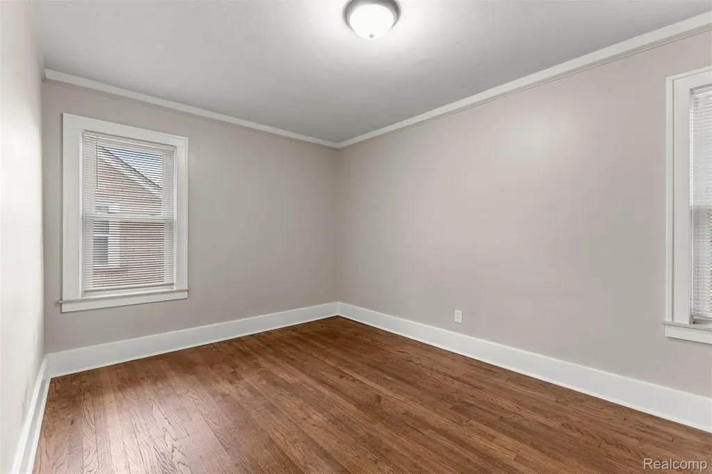 1056 Stewart Avenue Lincoln Park City MI 48146