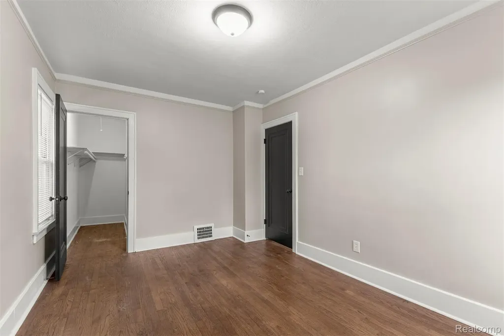 1056 Stewart Avenue Lincoln Park City MI 48146