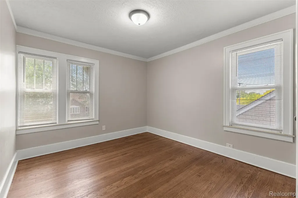 1056 Stewart Avenue Lincoln Park City MI 48146