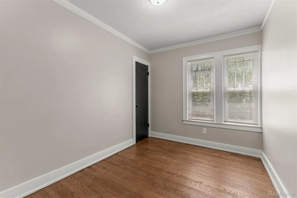 1056 Stewart Avenue Lincoln Park City MI 48146