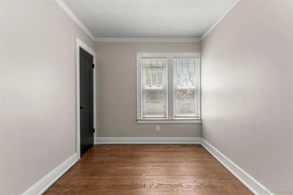 1056 Stewart Avenue Lincoln Park City MI 48146