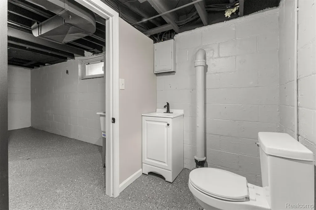 1056 Stewart Avenue Lincoln Park City MI 48146