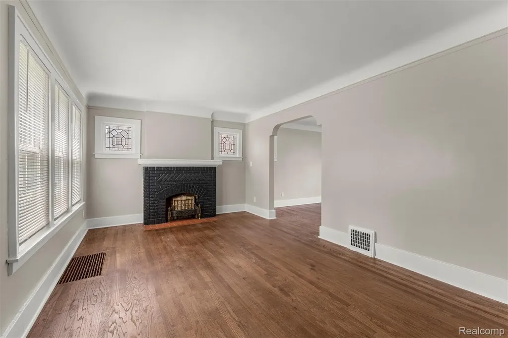 1056 Stewart Avenue Lincoln Park City MI 48146