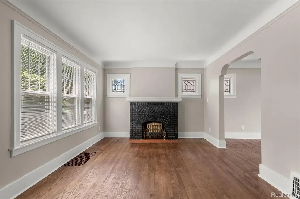 1056 Stewart Avenue Lincoln Park City MI 48146