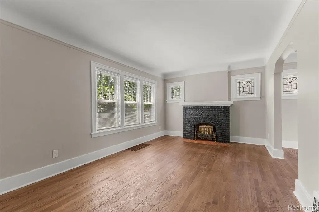 1056 Stewart Avenue Lincoln Park City MI 48146