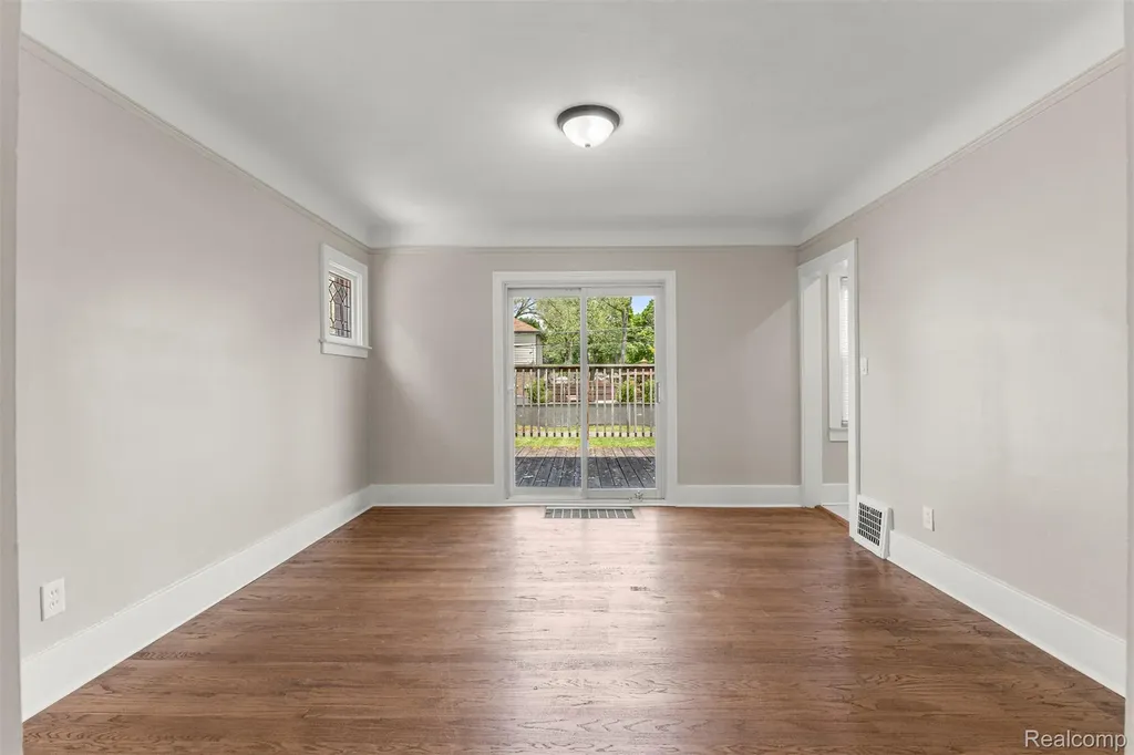 1056 Stewart Avenue Lincoln Park City MI 48146
